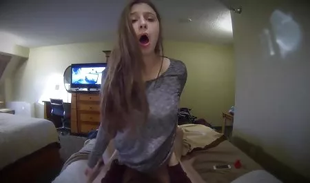 Nettes Dienstmädchen ficken hausfrauensex in hd