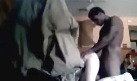 Die hausfrauensex in der küche bösartige Seele der schwarzen Frau behielt Hurengewohnheiten bei