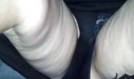 Die Asiatin Vina schweizer hausfrauensex Sky stürzte sich auf den zurückkehrenden Gentleman und fickte ihn