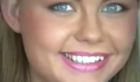 Hämmern einer leidenschaftlichen Frau in hausfrauen beim sex eine schöne Vulva