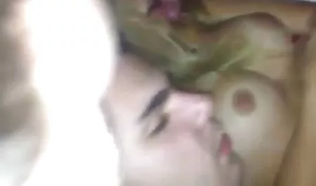 Vollbusige hausfrauensex in der küche Camila