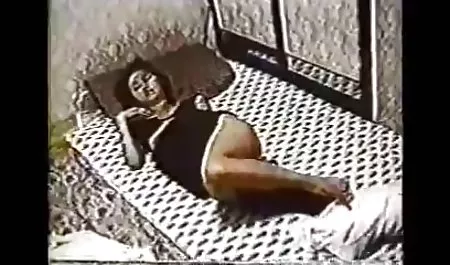 Die hausfrauensex in hd dicke Frau hält sich für eine saftige Kirsche