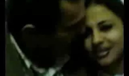 Das Mädchen hat den Freund ihres Sohnes verführt und ihn großartig alte hausfrauen sex gefickt