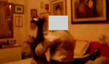 Aufgeblasener Arsch Natasha Nice nimmt einen Finger und ein Mitglied des Freundes auf deutscher hausfrauensex