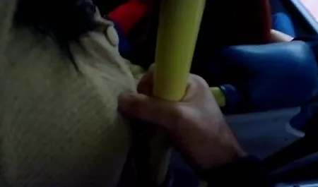 Er zog ein Kondom an und fickte die hausfrauensex in hd Russin Shmar Alena in den Anus