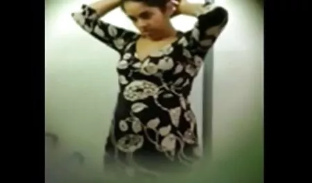 Valya färbte ihre Blondine und wartete darauf, hausfrauensex privat dass ihr Freund sich paarte