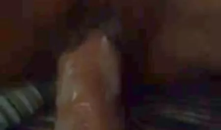 Die rothaarige Schlampe Lily Ford hat sich auf einen reifer hausfrauensex Fick mit einem schwarzen Mann vorbereitet