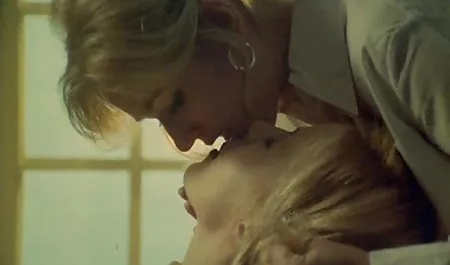 Der Psychologe Tyler Nixon steckt einen Schwanz in die Muschi der Frau eines reife hausfrauen beim sex anderen Nii Nazzi