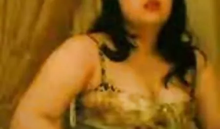 Saugt ein geile hausfrauen beim sex Mitglied ihres Mannes