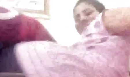 Veronica zog kurze Shorts über ihren Arsch und fickte im suche hausfrauen sex Van